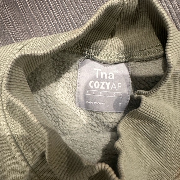 Aritzia TNA crewneck - Picture 2 of 2